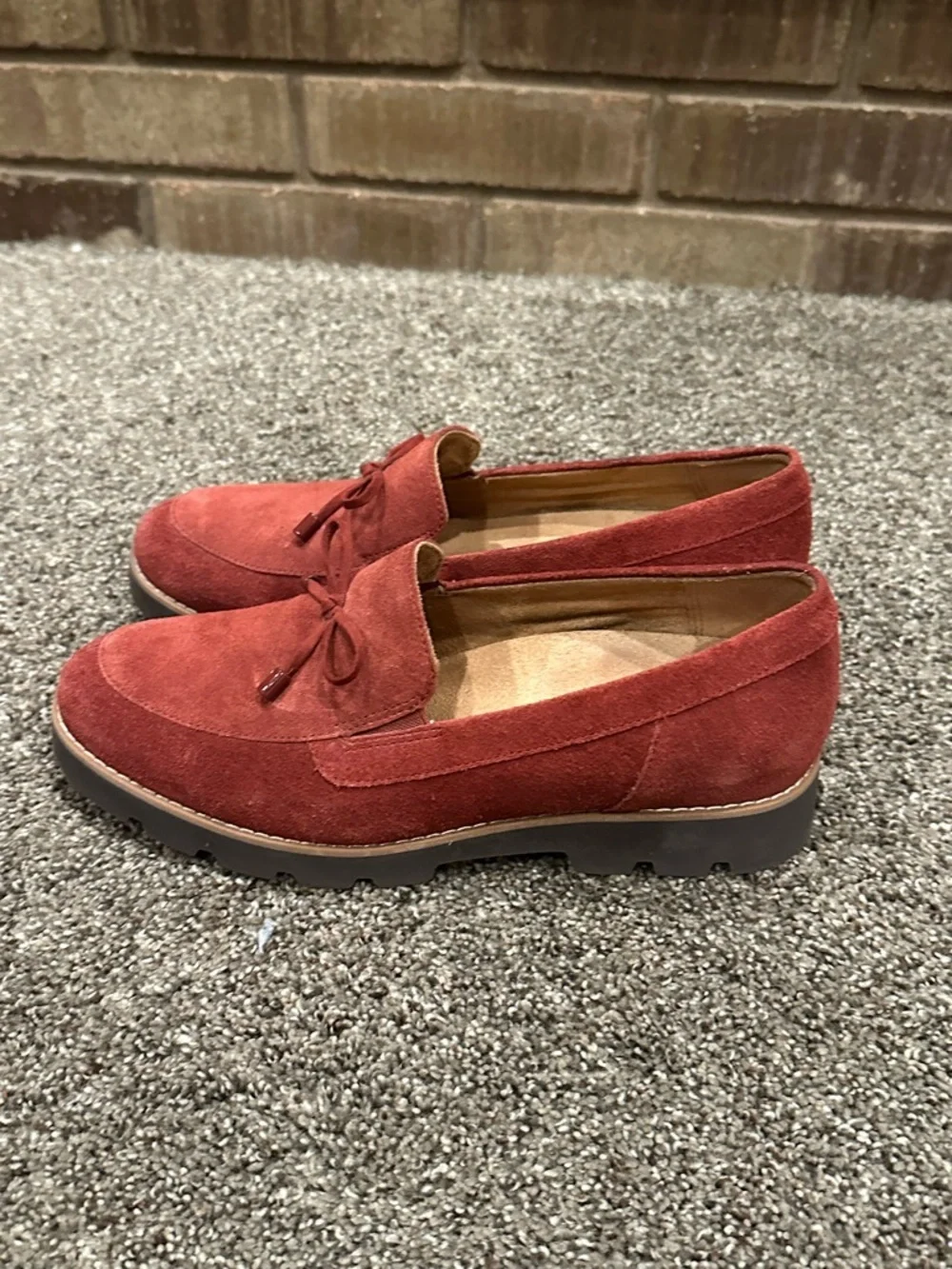 Vionic burgundy suede